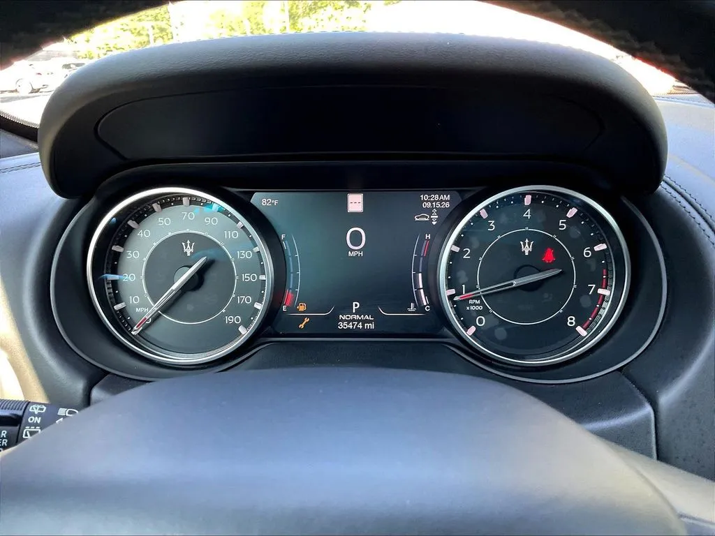 Maserati Levante photo 12