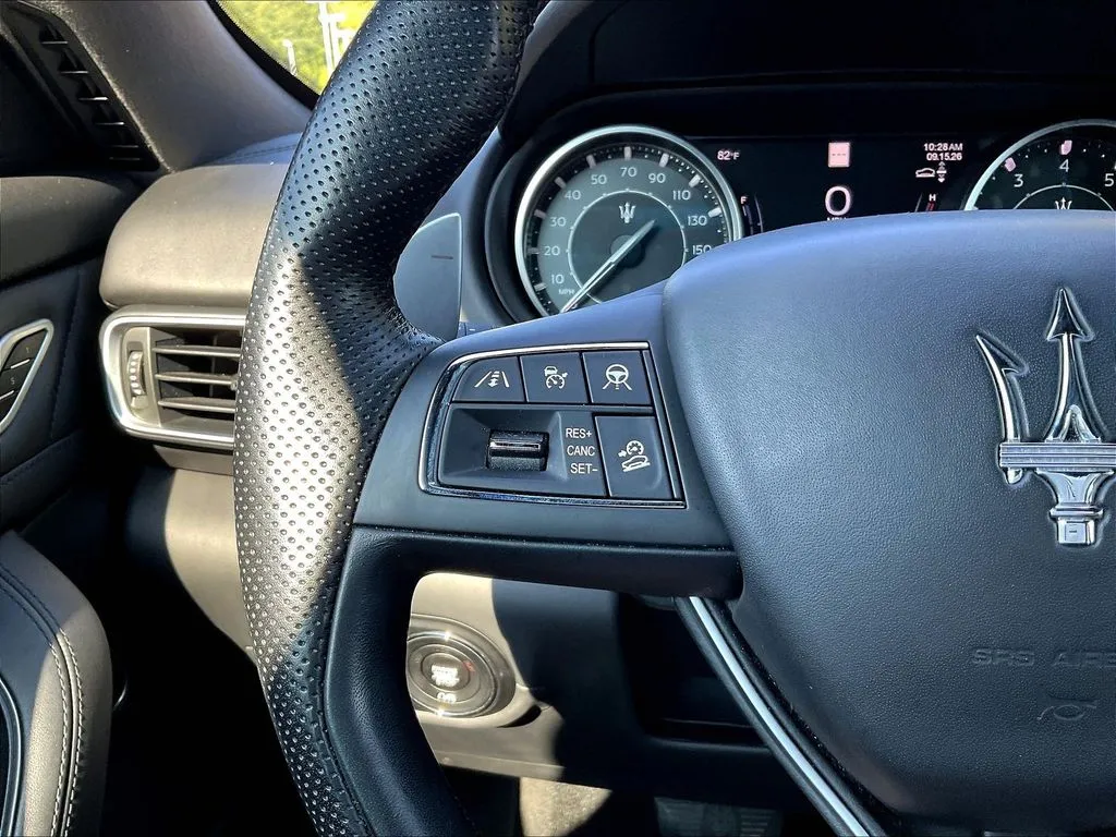 Maserati Levante photo 10