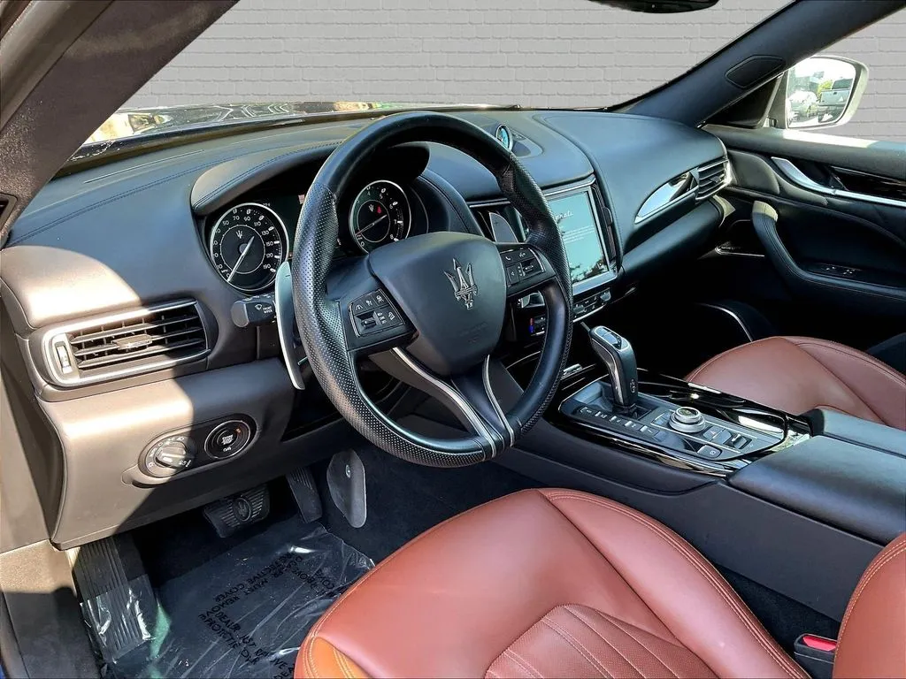 Maserati Levante photo 14