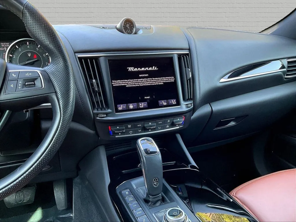 Maserati Levante photo 9