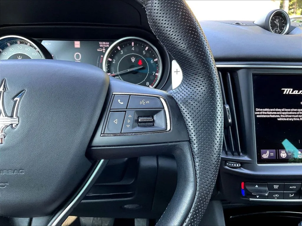 Maserati Levante photo 11