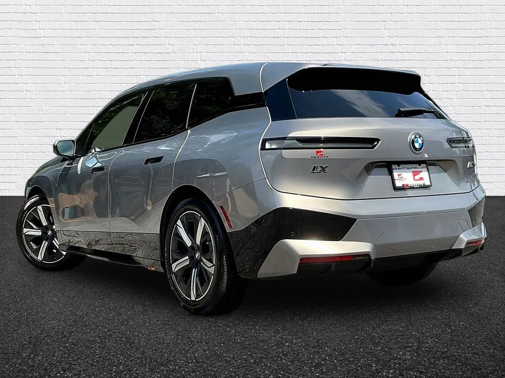 BMW iX photo 4