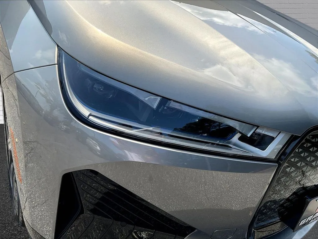 BMW iX photo 25