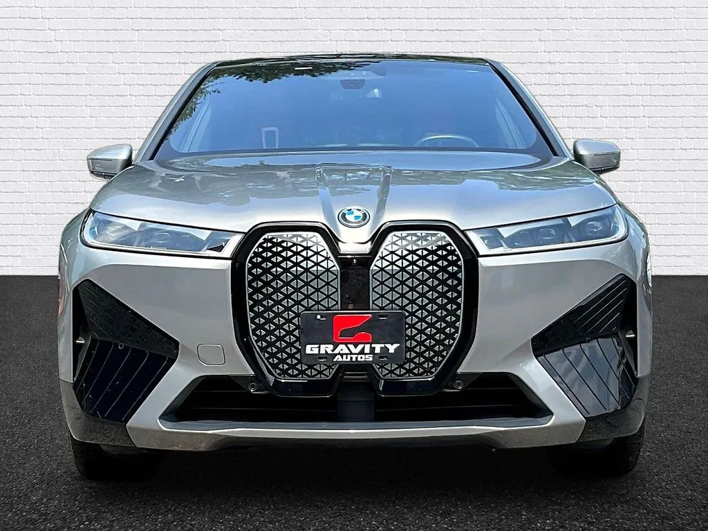 BMW iX photo 2