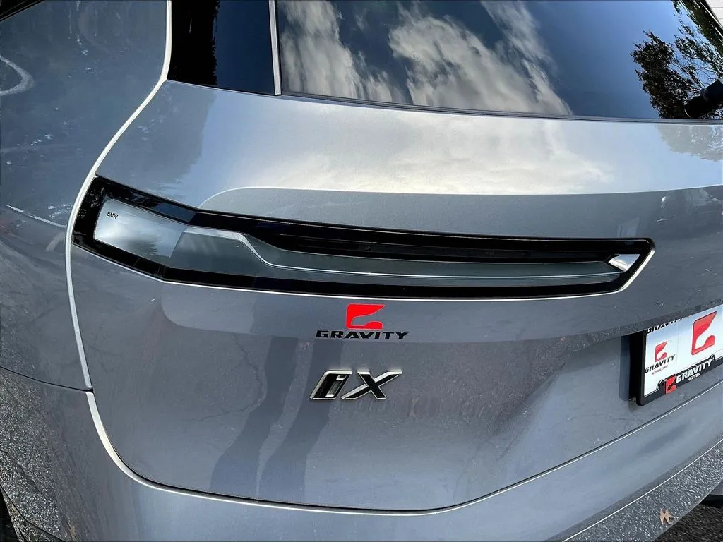 BMW iX photo 20