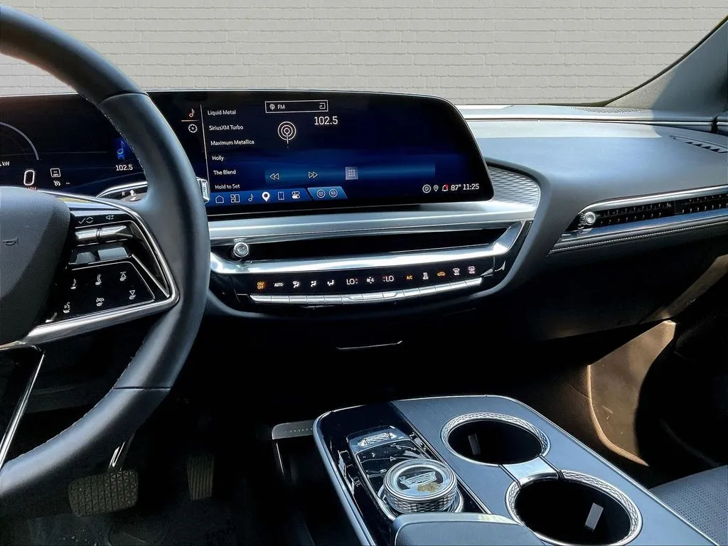 Cadillac LYRIQ photo 9