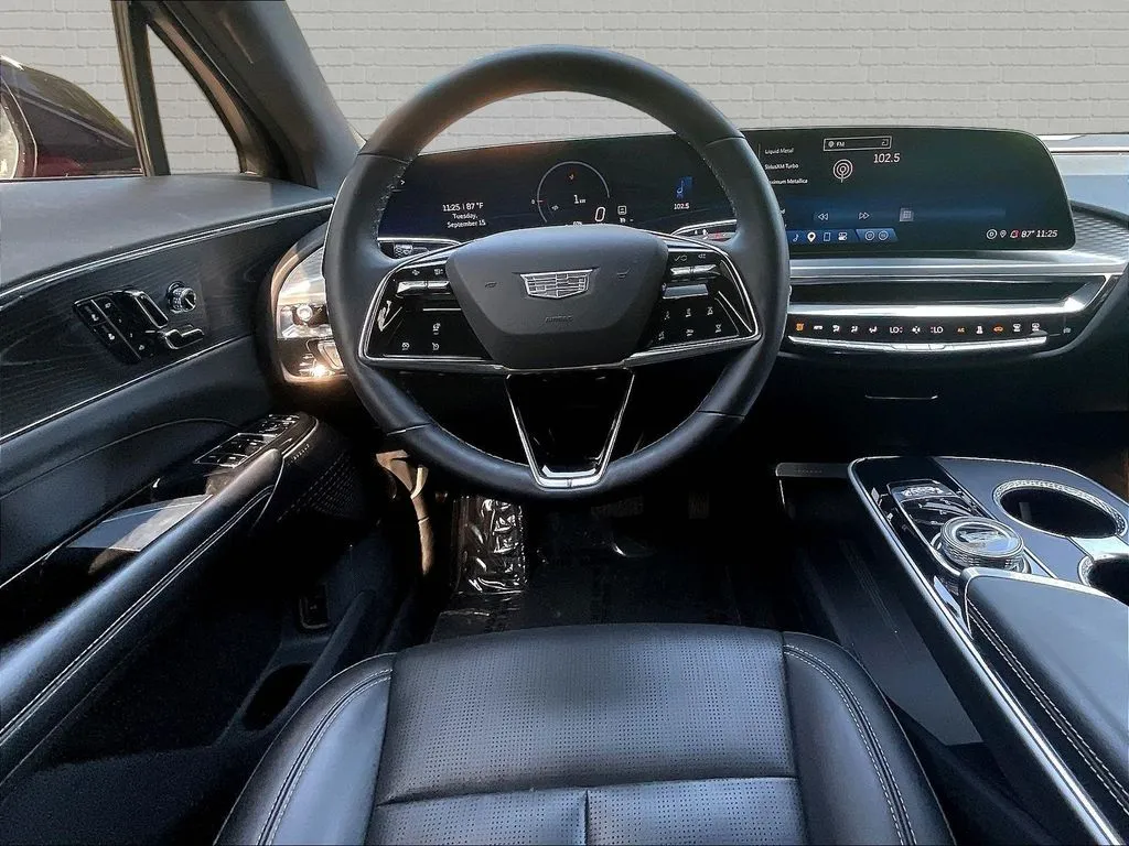Cadillac LYRIQ photo 8