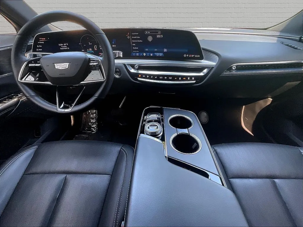Cadillac LYRIQ photo 7