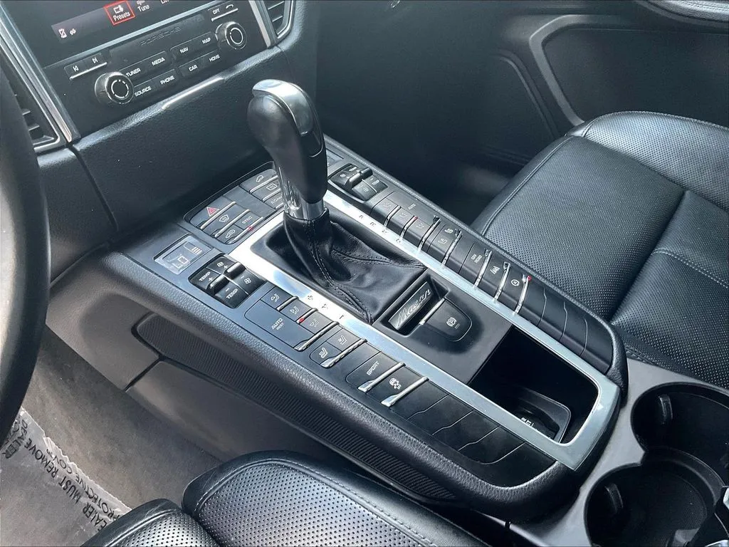 Porsche Macan photo 9