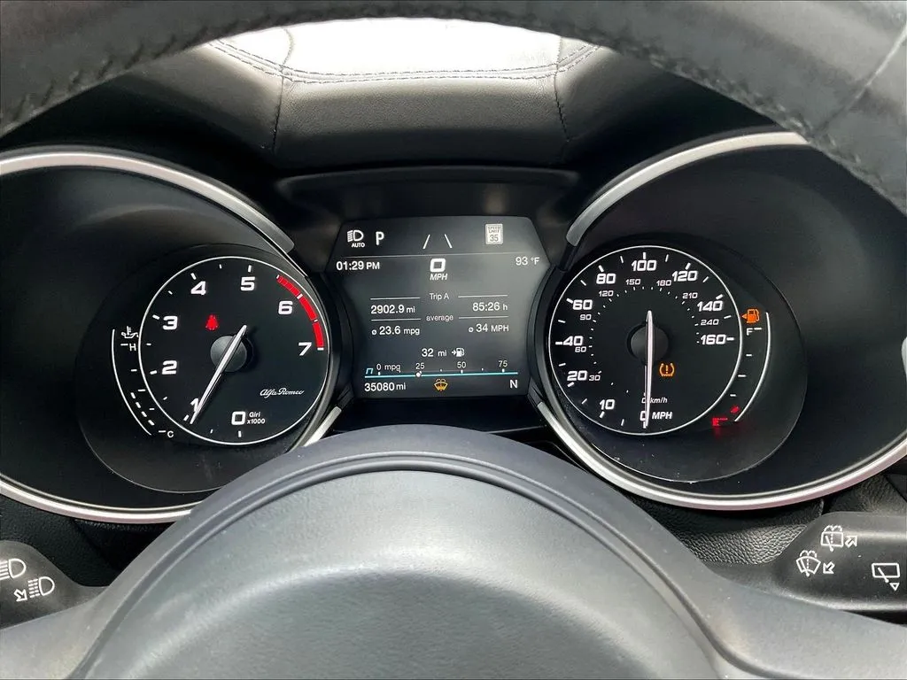 Alfa Romeo Stelvio photo 13