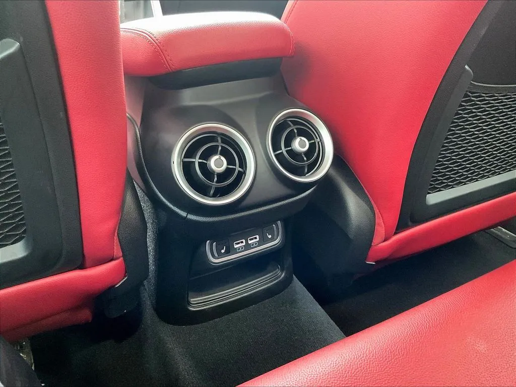 Alfa Romeo Stelvio photo 10