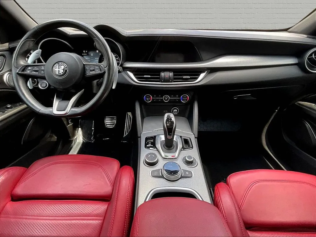 Alfa Romeo Stelvio photo 7