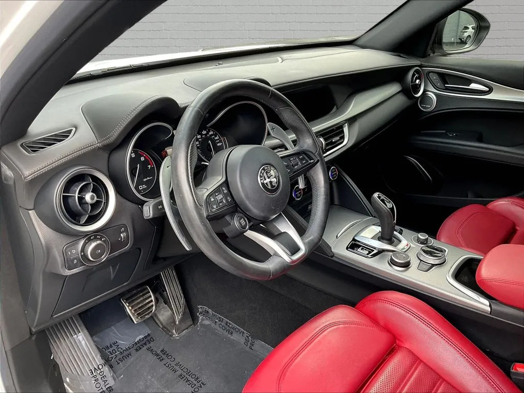 Alfa Romeo Stelvio photo 14