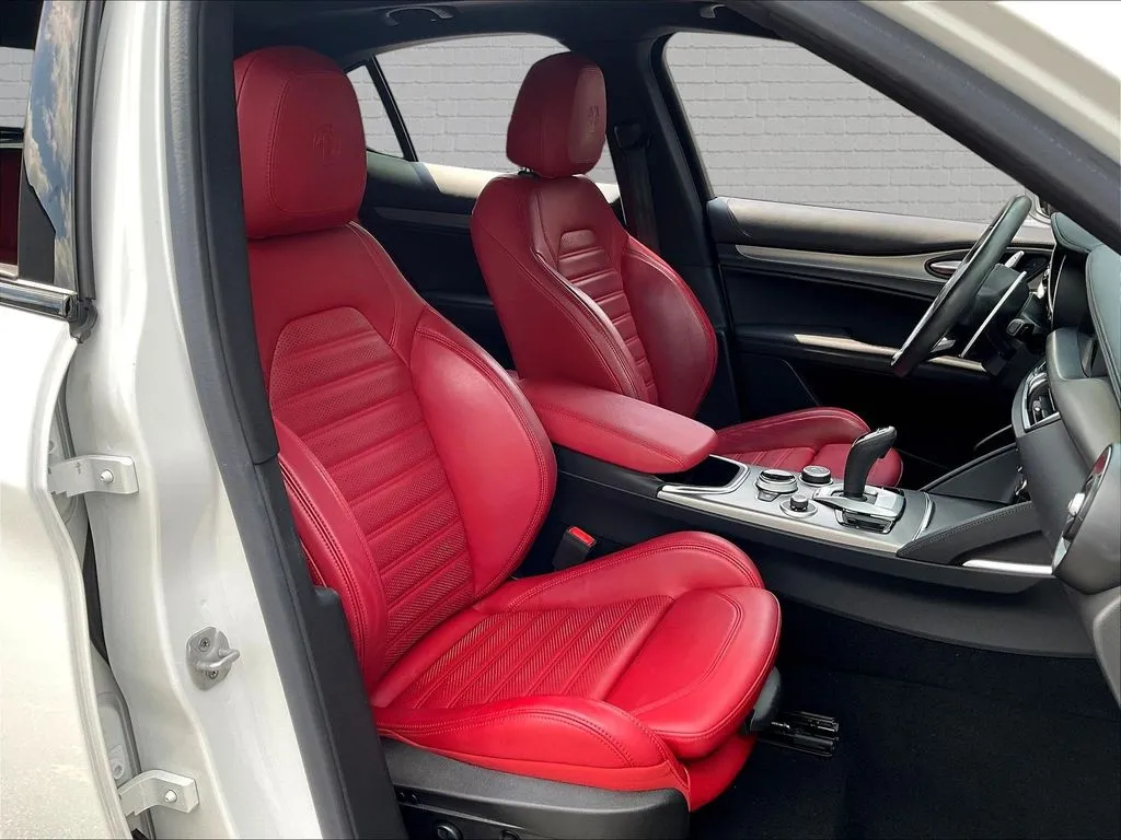 Alfa Romeo Stelvio photo 23