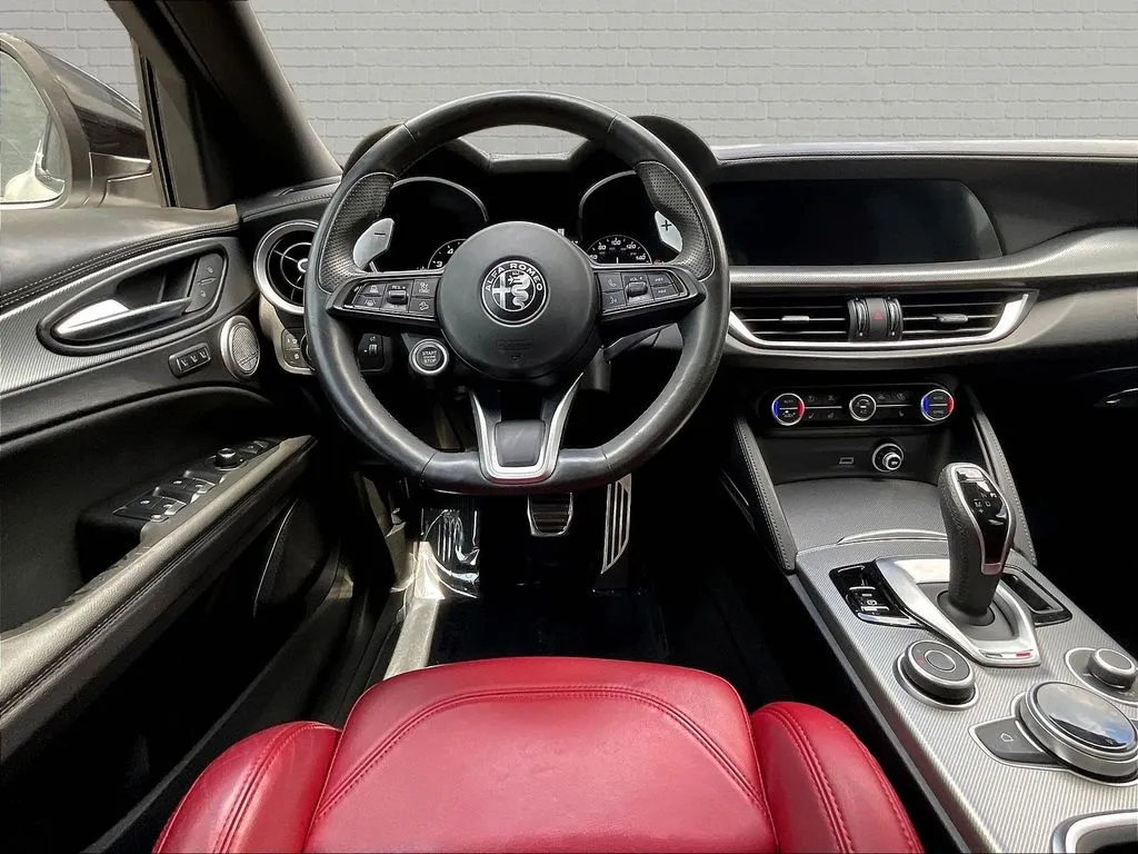 Alfa Romeo Stelvio photo 8
