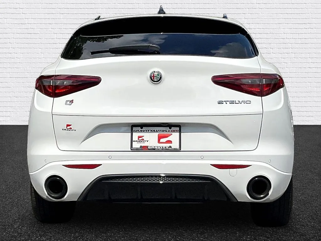 Alfa Romeo Stelvio photo 5