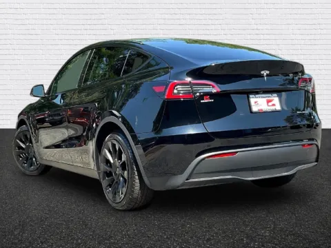 More photos of 2024 Tesla Model Y Long Range at Gravity Autos Roswell, GA