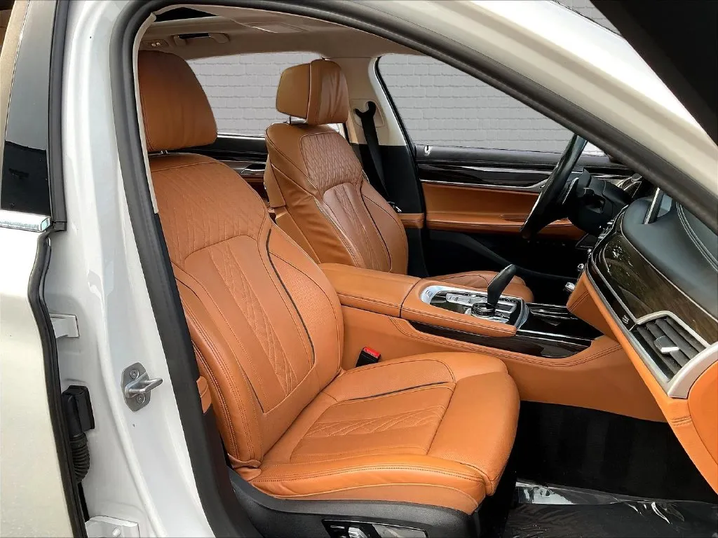 BMW 7 Series photo 23