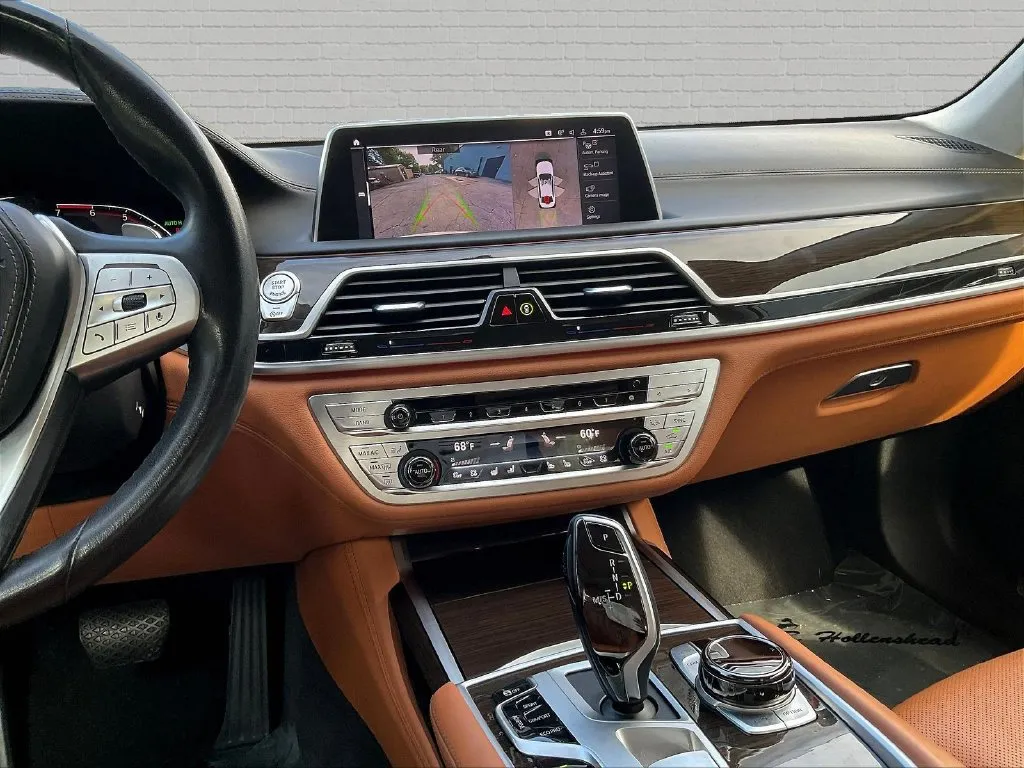 BMW 7 Series photo 8