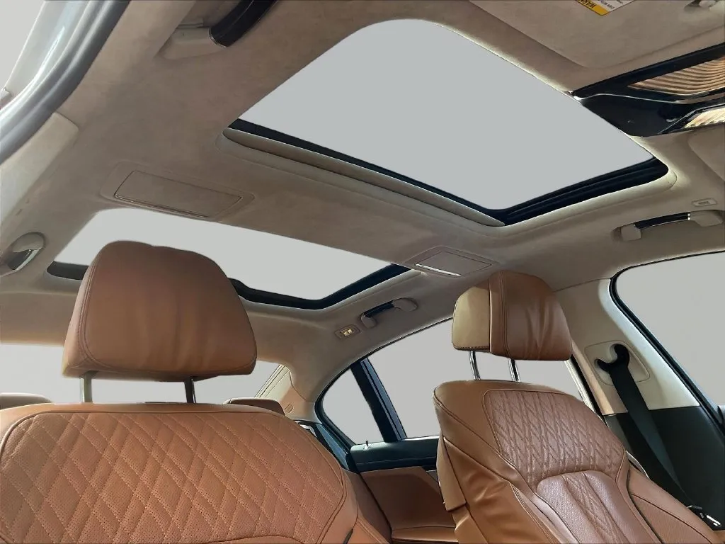BMW 7 Series photo 21
