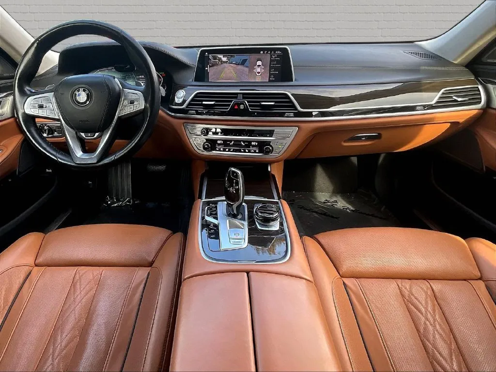BMW 7 Series photo 6