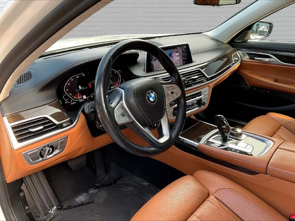 BMW 7 Series photo 13