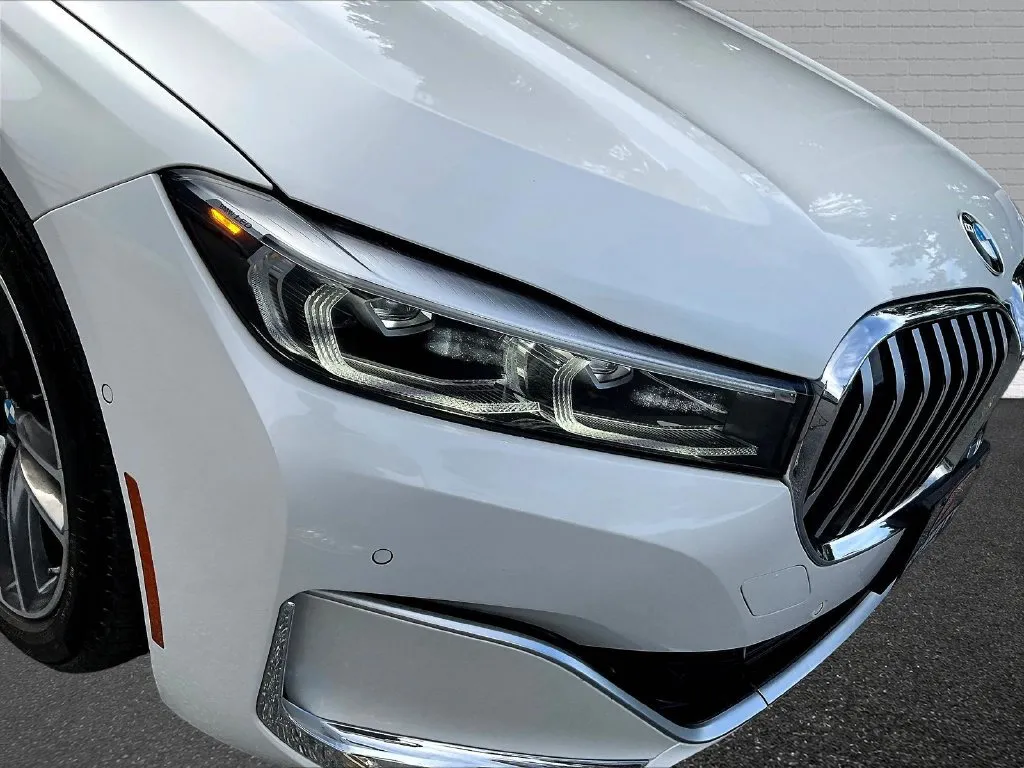 BMW 7 Series photo 24