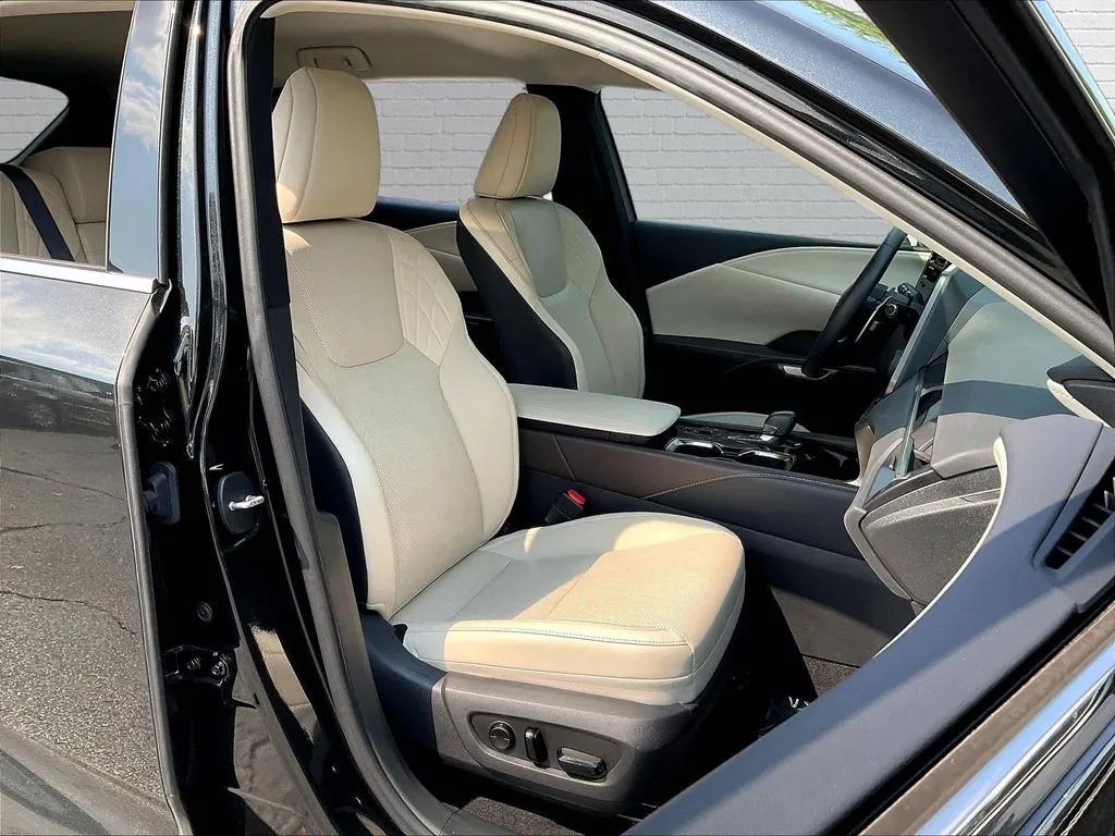 Lexus RX photo 23