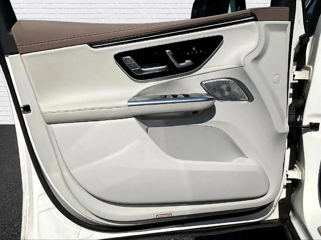 Mercedes-Benz EQE photo 17