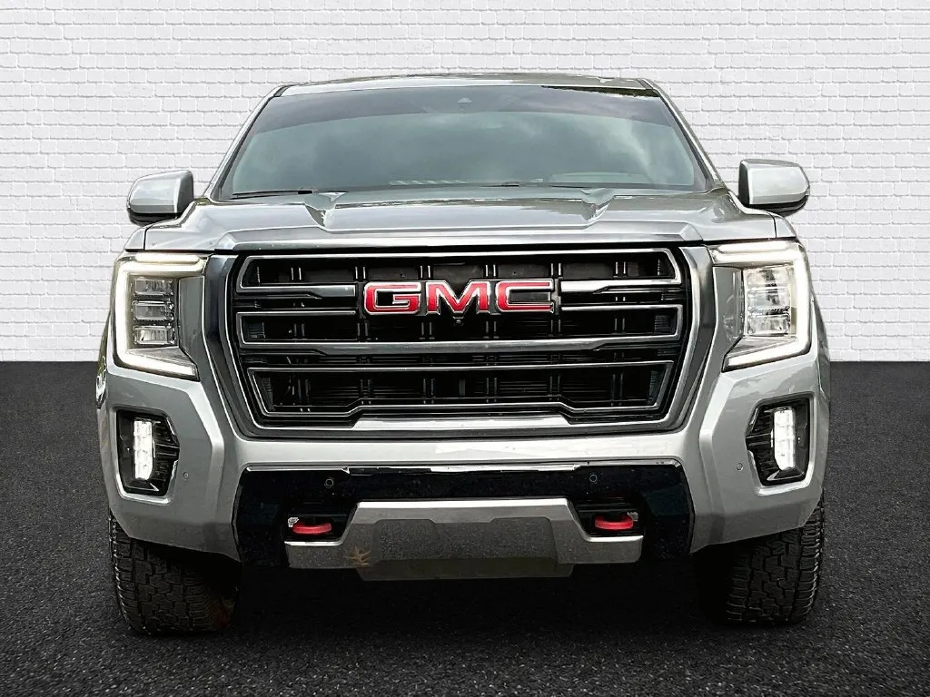 GMC Yukon XL photo 2