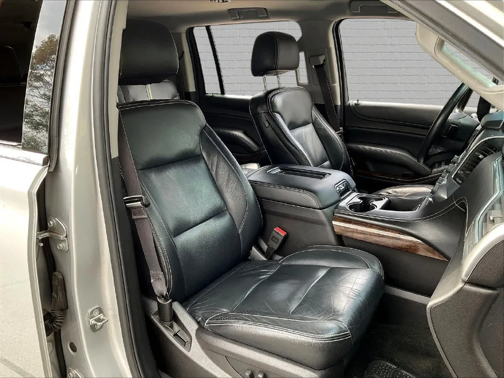 Chevrolet Suburban photo 20