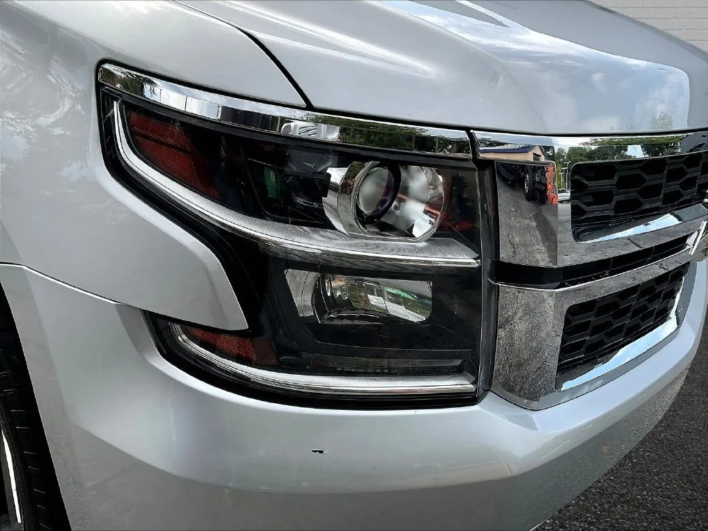 Chevrolet Suburban photo 21