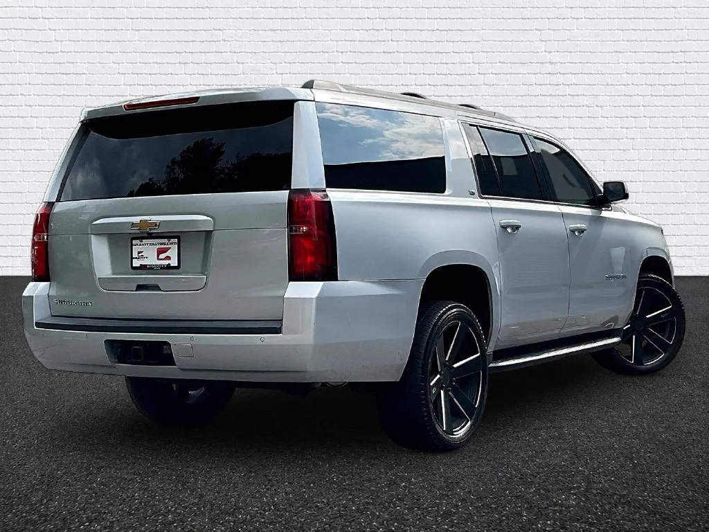 Chevrolet Suburban photo 6