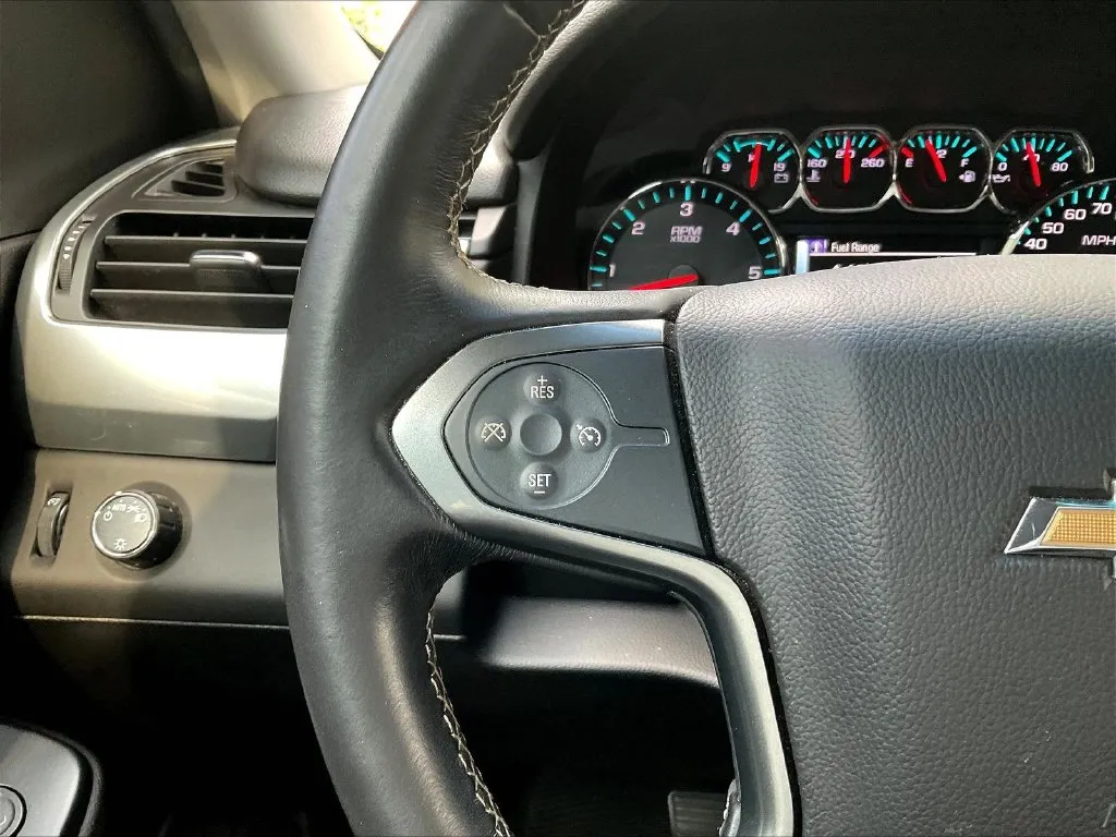 Chevrolet Suburban photo 10