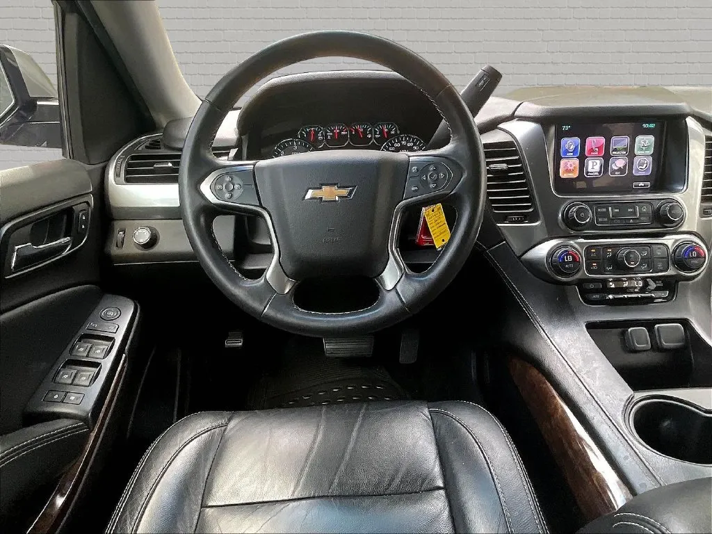 Chevrolet Suburban photo 8
