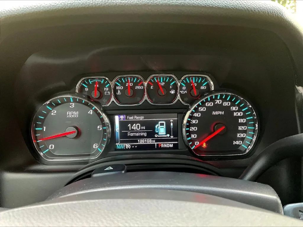 Chevrolet Suburban photo 12