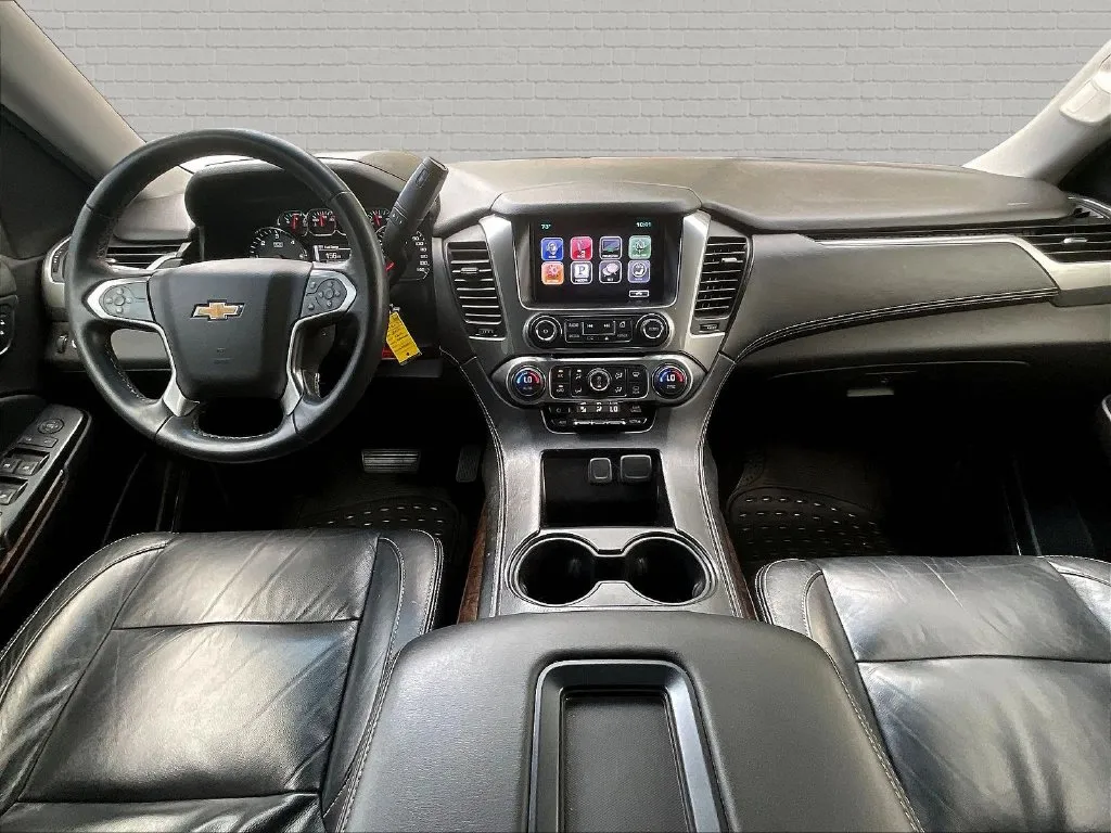 Chevrolet Suburban photo 7