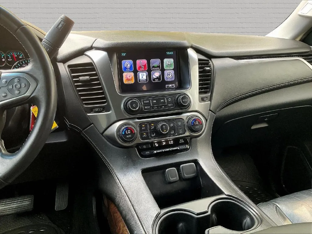 Chevrolet Suburban photo 9