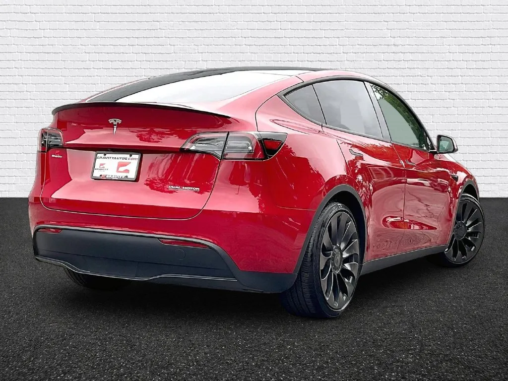 Tesla Model Y photo 6