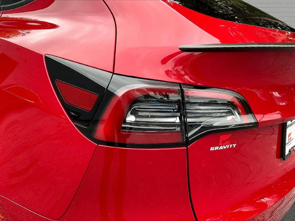 Tesla Model Y photo 14