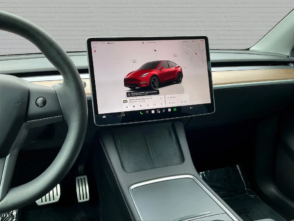 Tesla Model Y photo 9