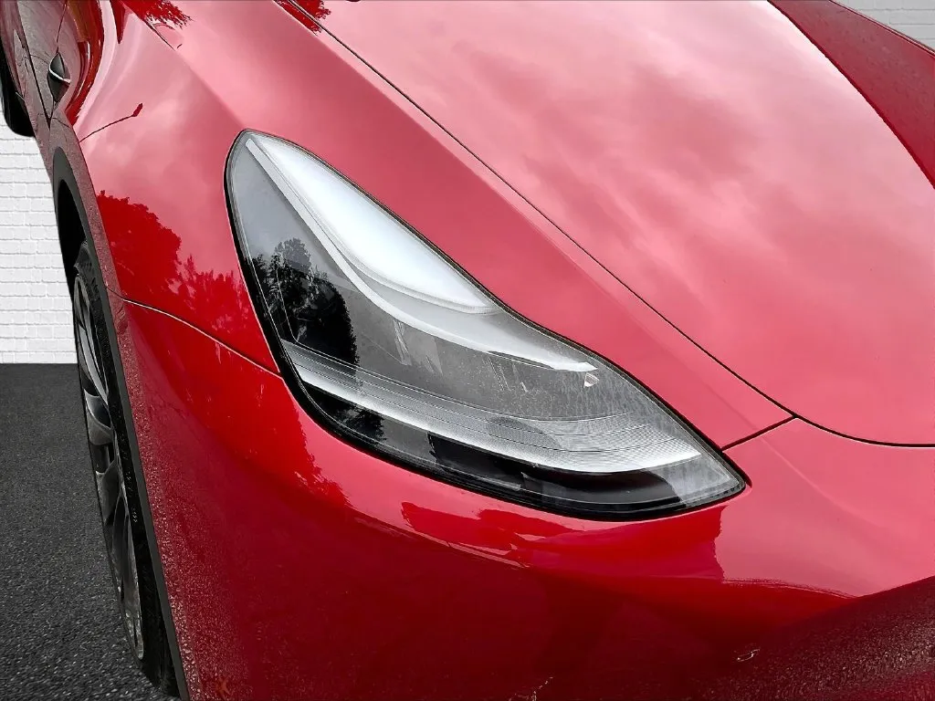 Tesla Model Y photo 19