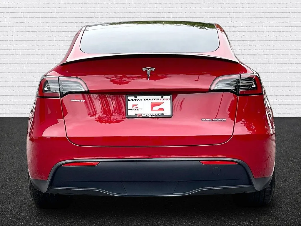 Tesla Model Y photo 5