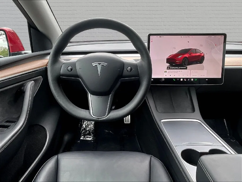 Tesla Model Y photo 8