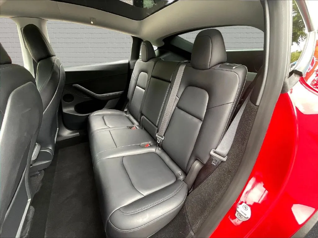 Tesla Model Y photo 13