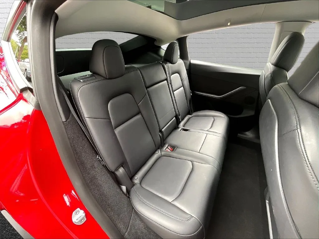 Tesla Model Y photo 15