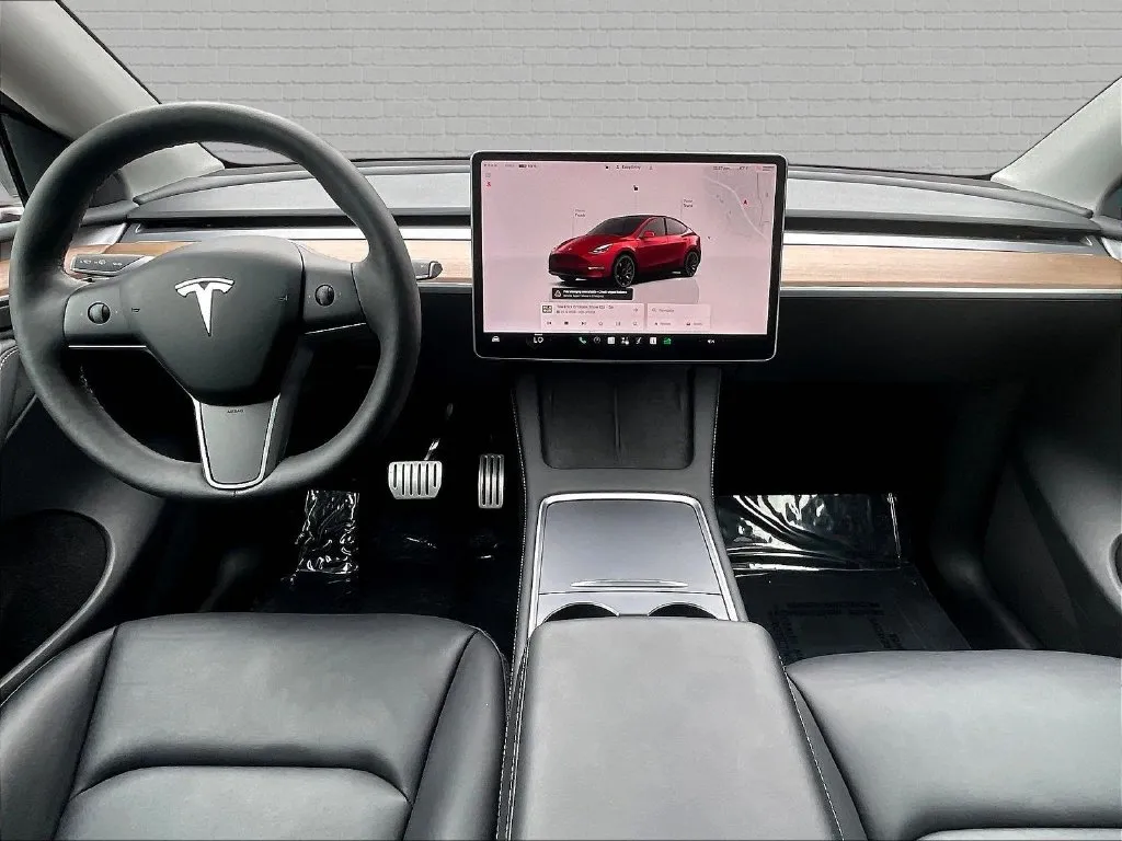 Tesla Model Y photo 7