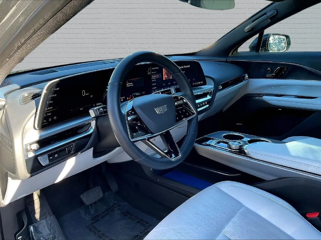 Cadillac Lyriq photo 9
