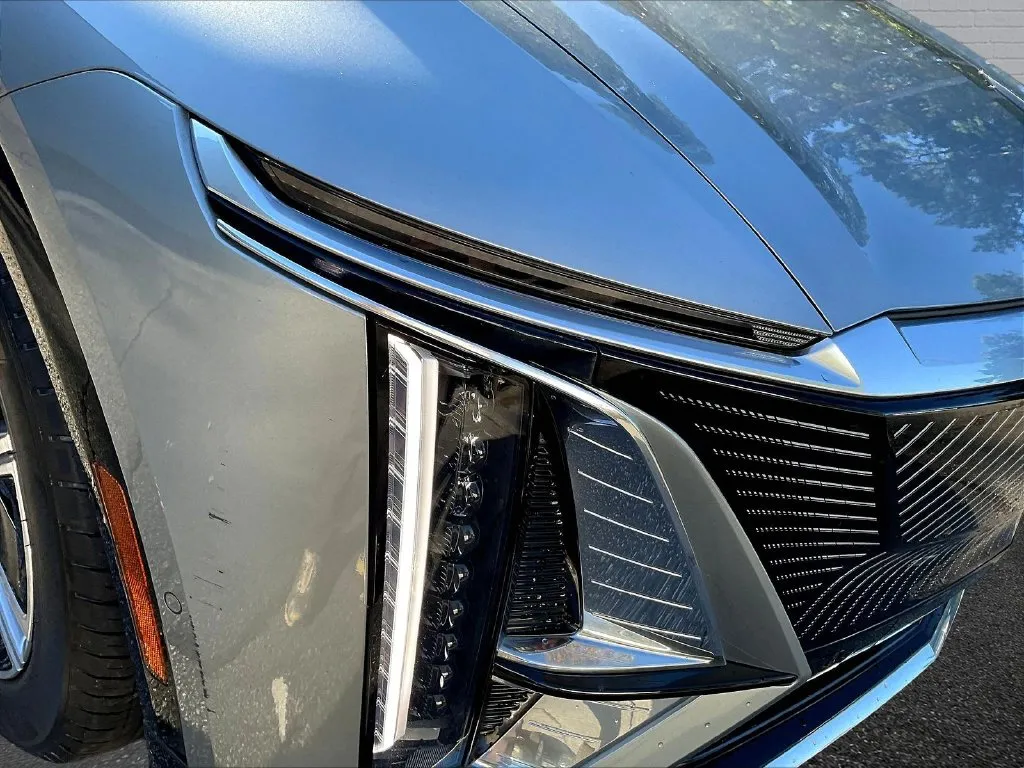 Cadillac Lyriq photo 17