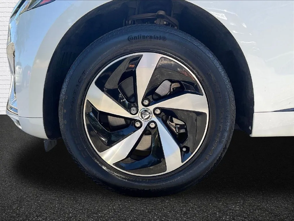 Jaguar F-PACE photo 21
